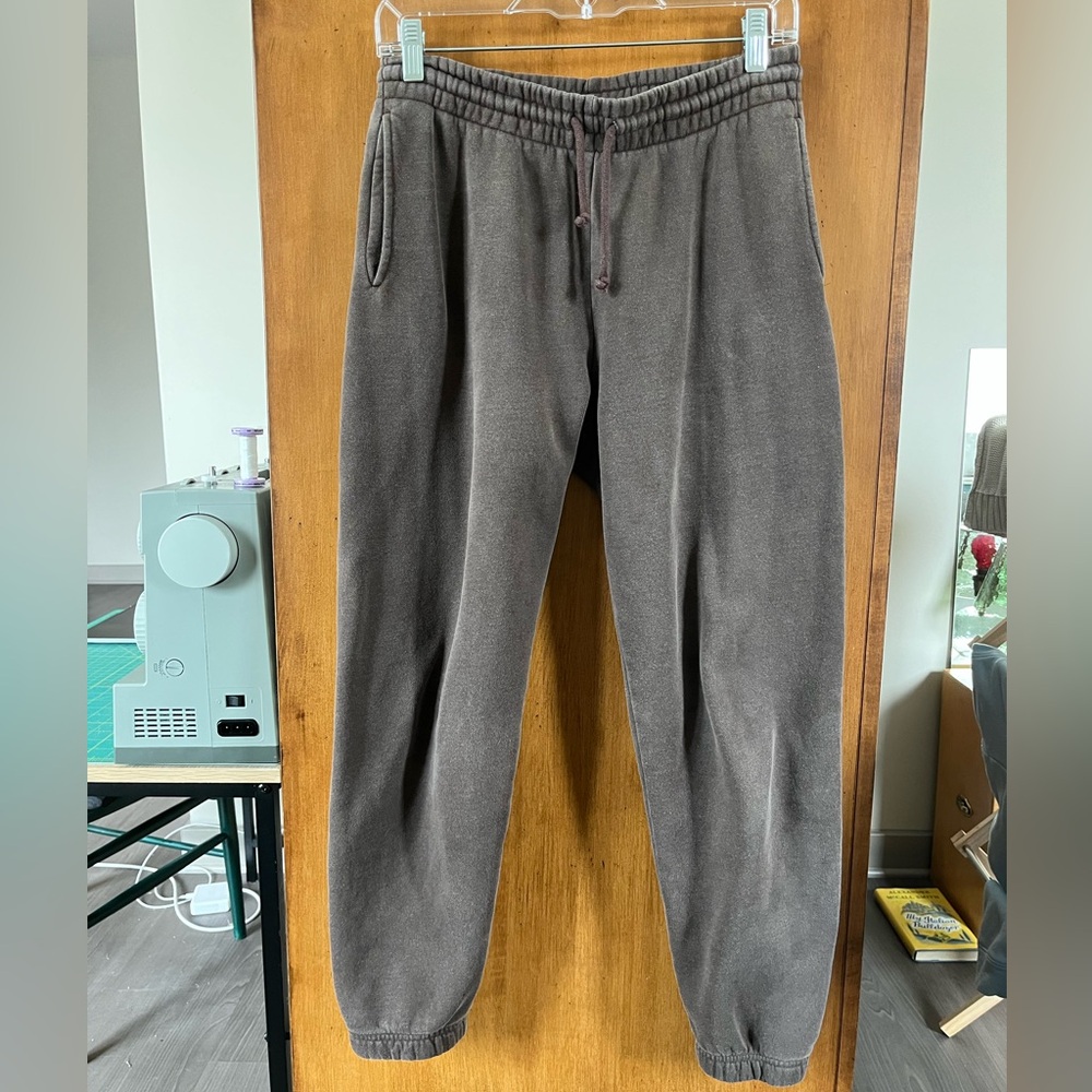 TNA Perfect fleece brown sweatpants, size small